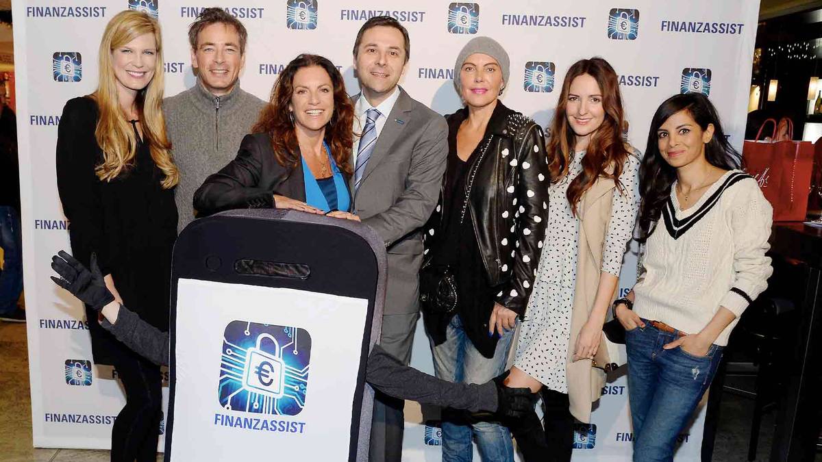 Christmas shopping with a difference - with the Finanzassist app from Cosmos Direkt