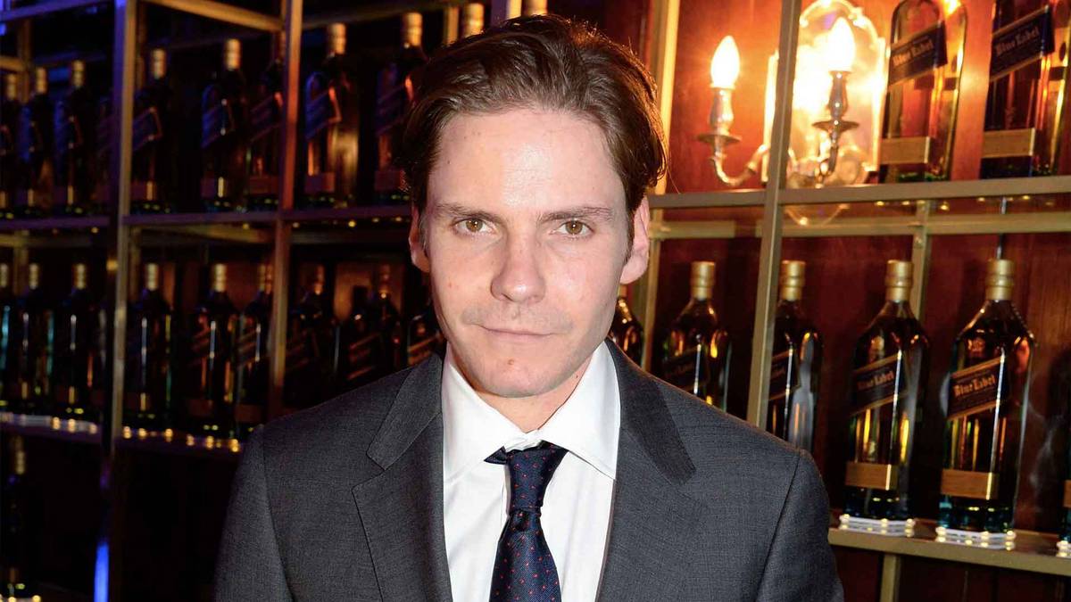 A cinematic homage to Johnny Walker Blue Label with Jude Law and Daniel Brühl in London